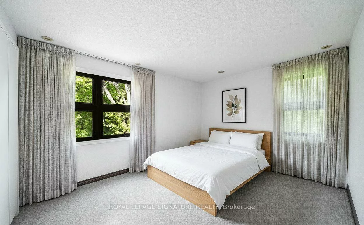 18, Old English, Bayview Glen, Markham