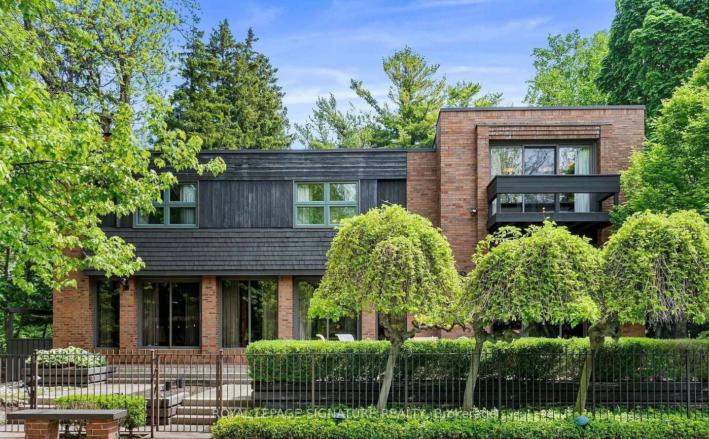 18, Old English, Bayview Glen, Markham