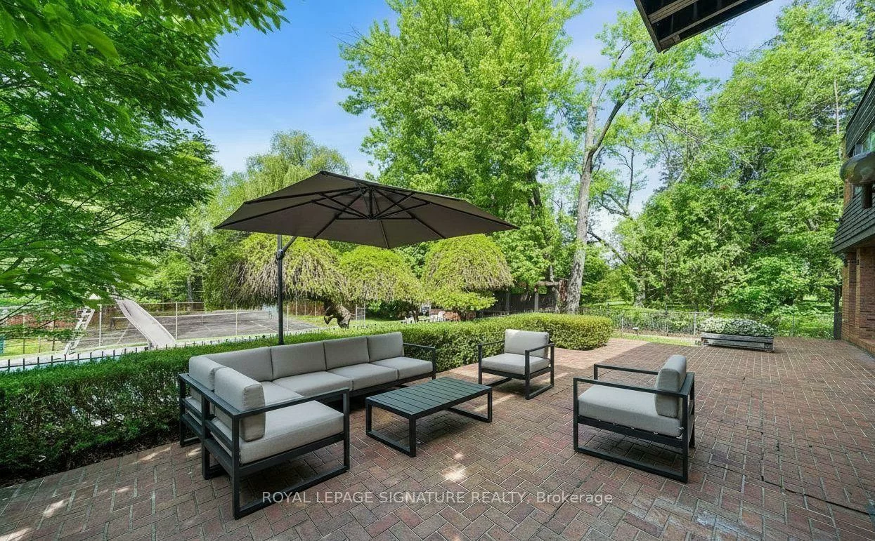 18, Old English, Bayview Glen, Markham