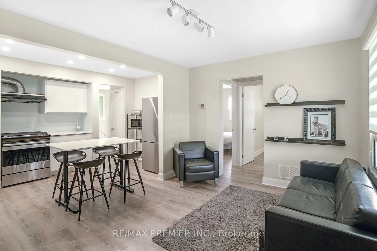 71, Clark, Thornhill, Markham