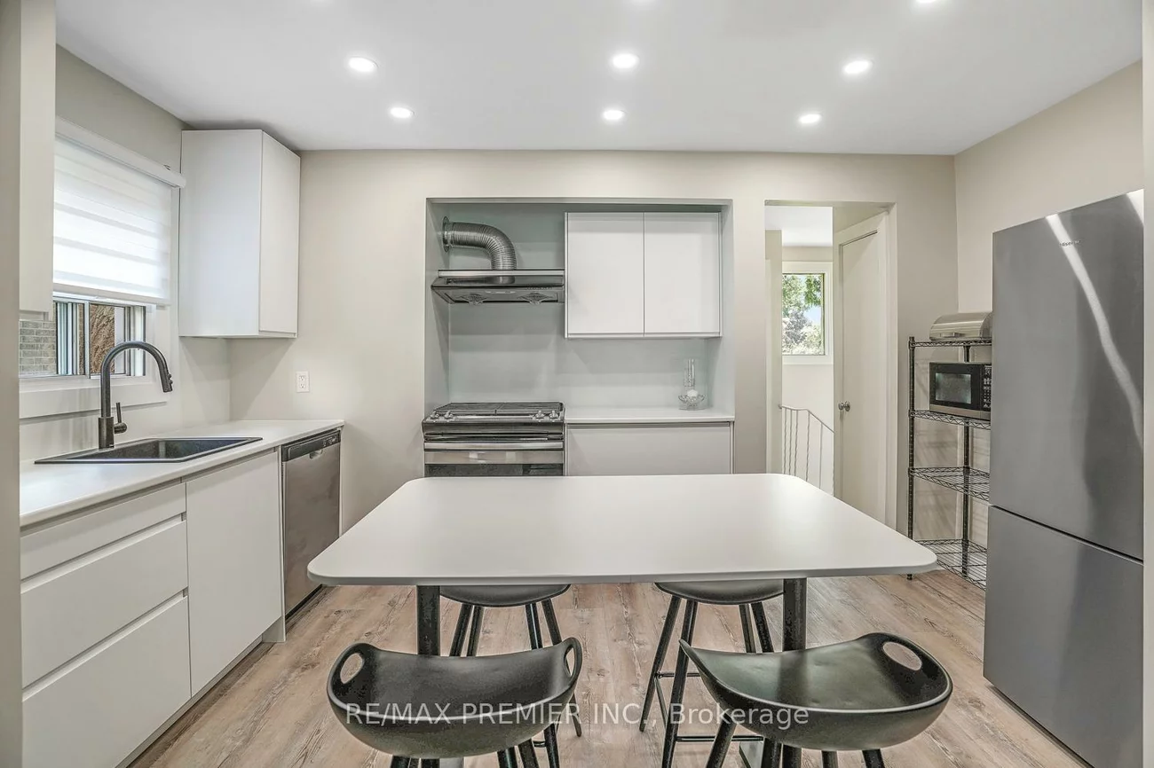 71, Clark, Thornhill, Markham
