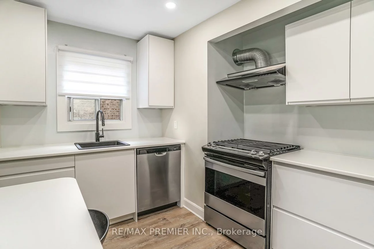 71, Clark, Thornhill, Markham