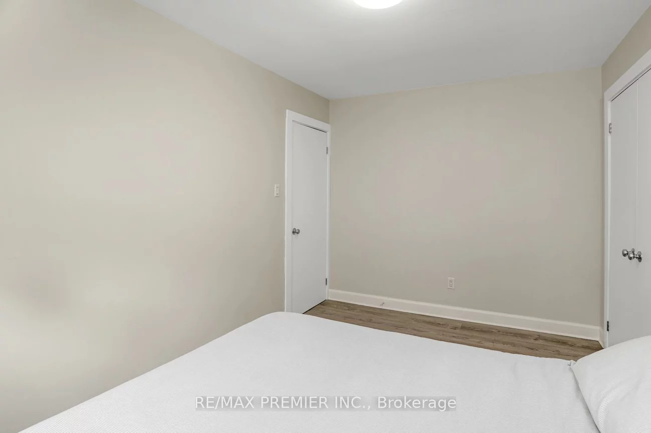 71, Clark, Thornhill, Markham