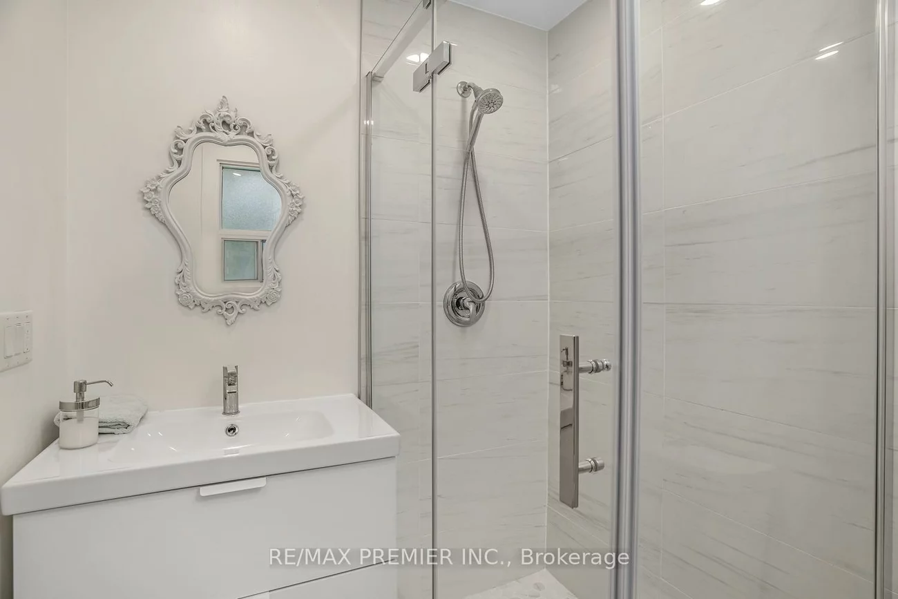 71, Clark, Thornhill, Markham