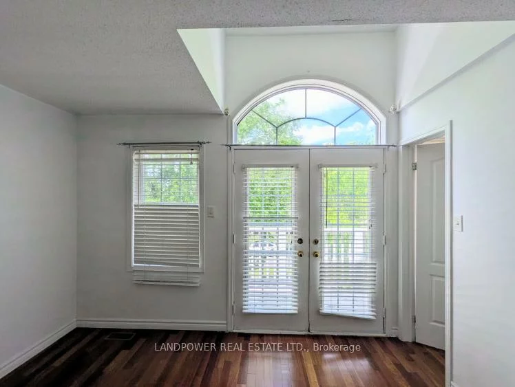 81, White's Hill, Cornell, Markham
