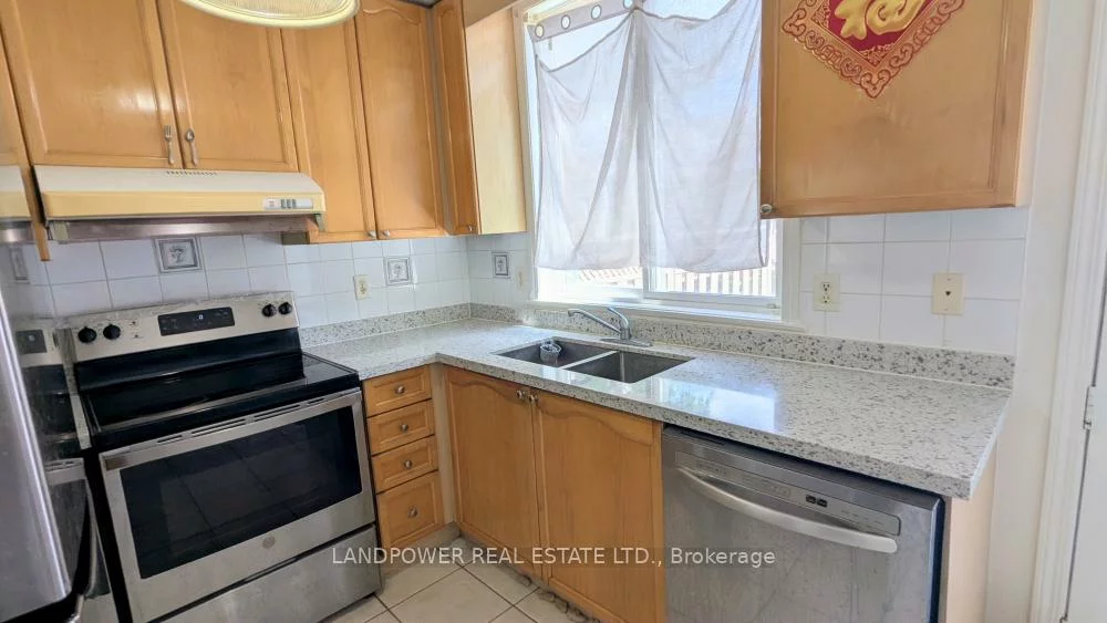 81, White's Hill, Cornell, Markham