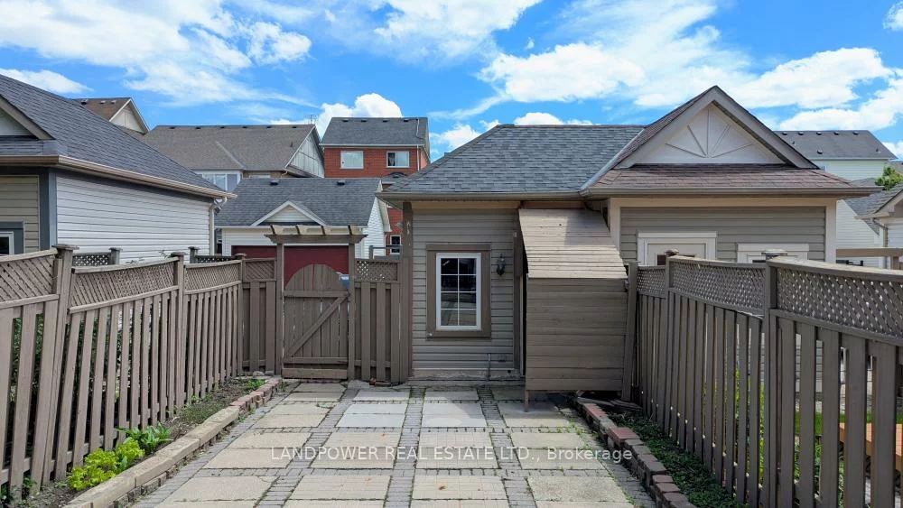 81, White's Hill, Cornell, Markham