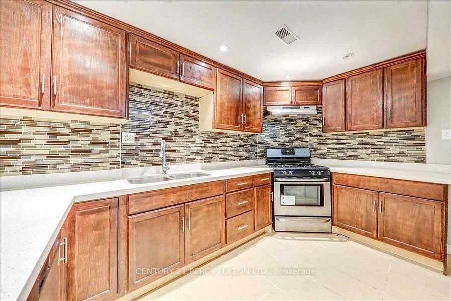 43, Condarcuri, Box Grove, Markham