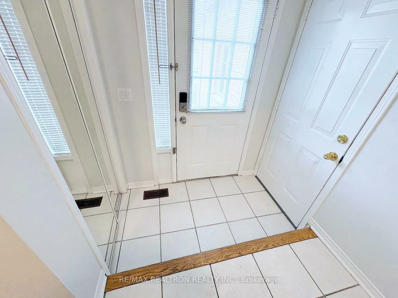 329, Bur Oak, Berczy, Markham