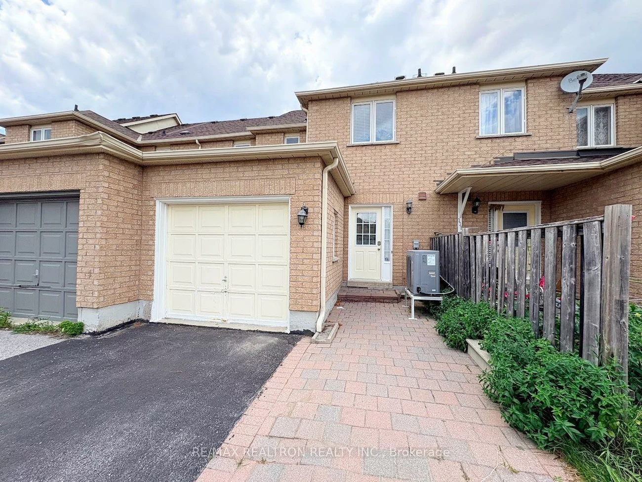 329, Bur Oak, Berczy, Markham