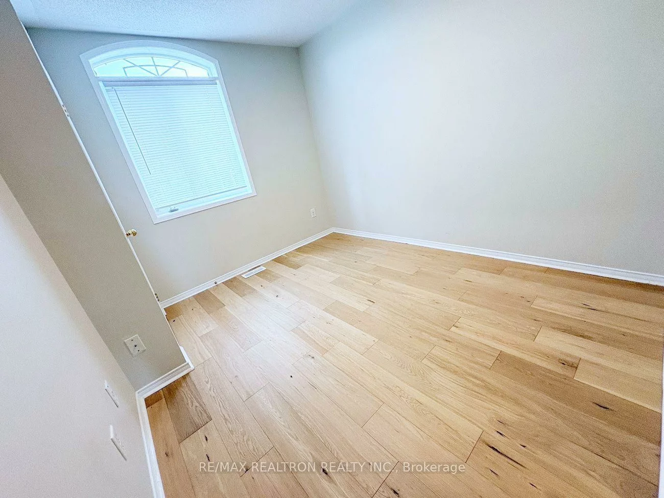 329, Bur Oak, Berczy, Markham