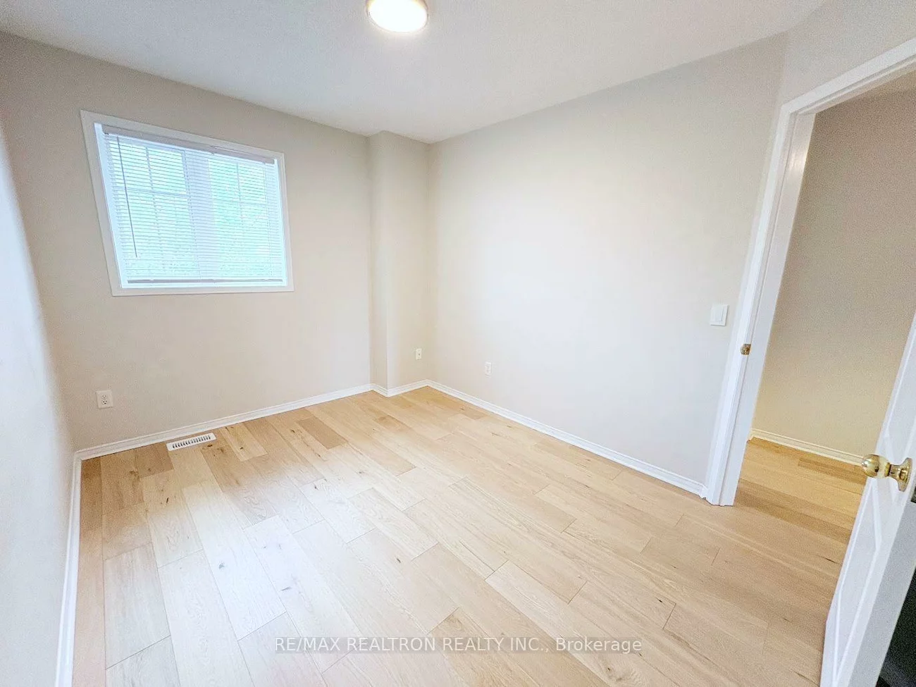 329, Bur Oak, Berczy, Markham