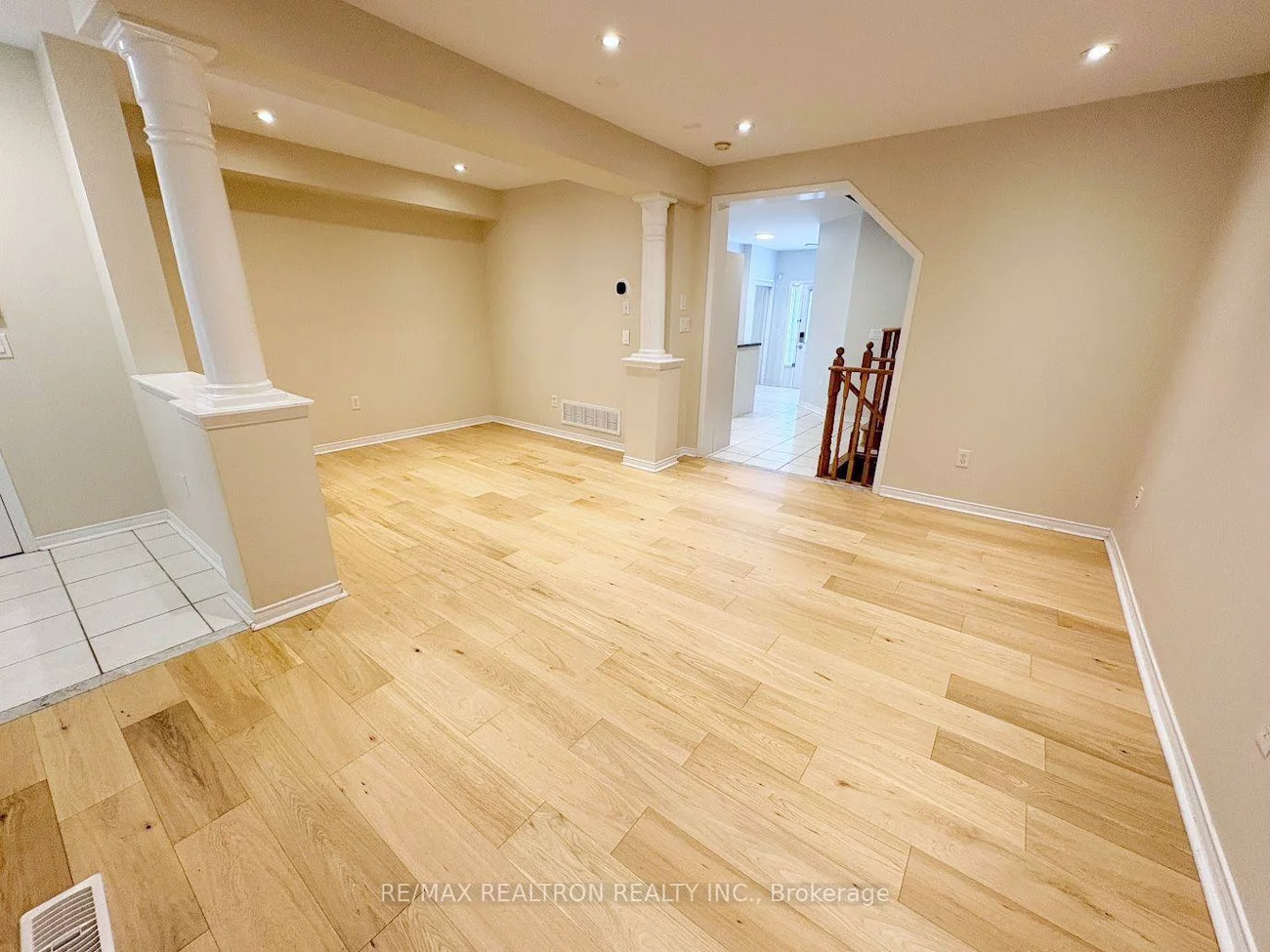 329, Bur Oak, Berczy, Markham