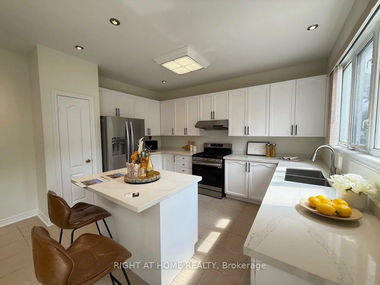17, Coral Cove, Greensborough, Markham