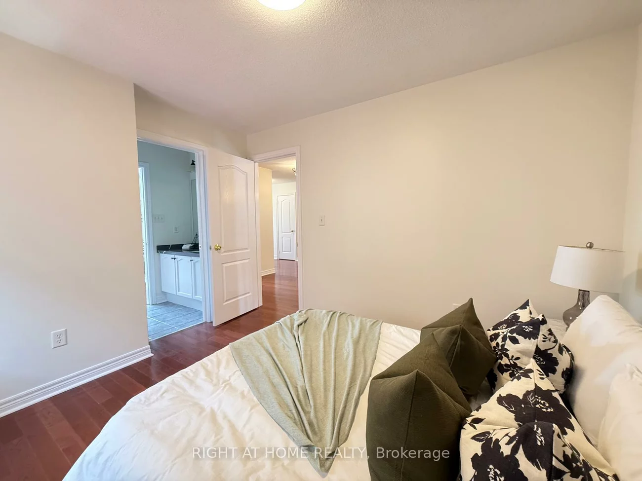17, Coral Cove, Greensborough, Markham