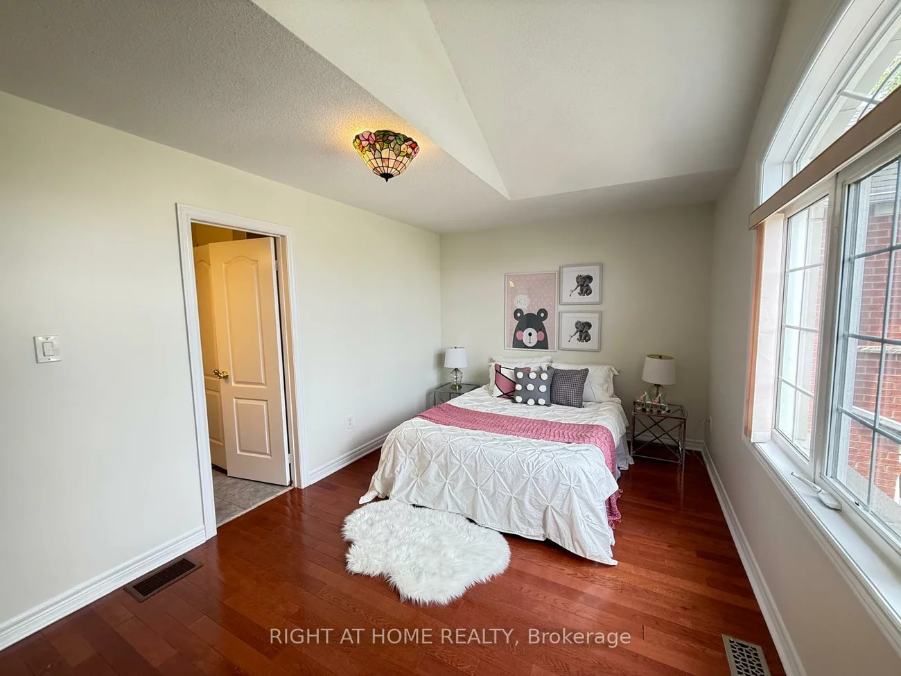 17, Coral Cove, Greensborough, Markham