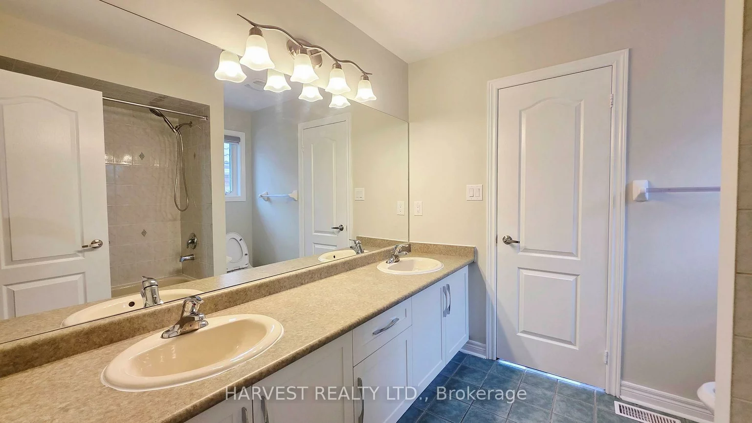 10, Walford, Middlefield, Markham