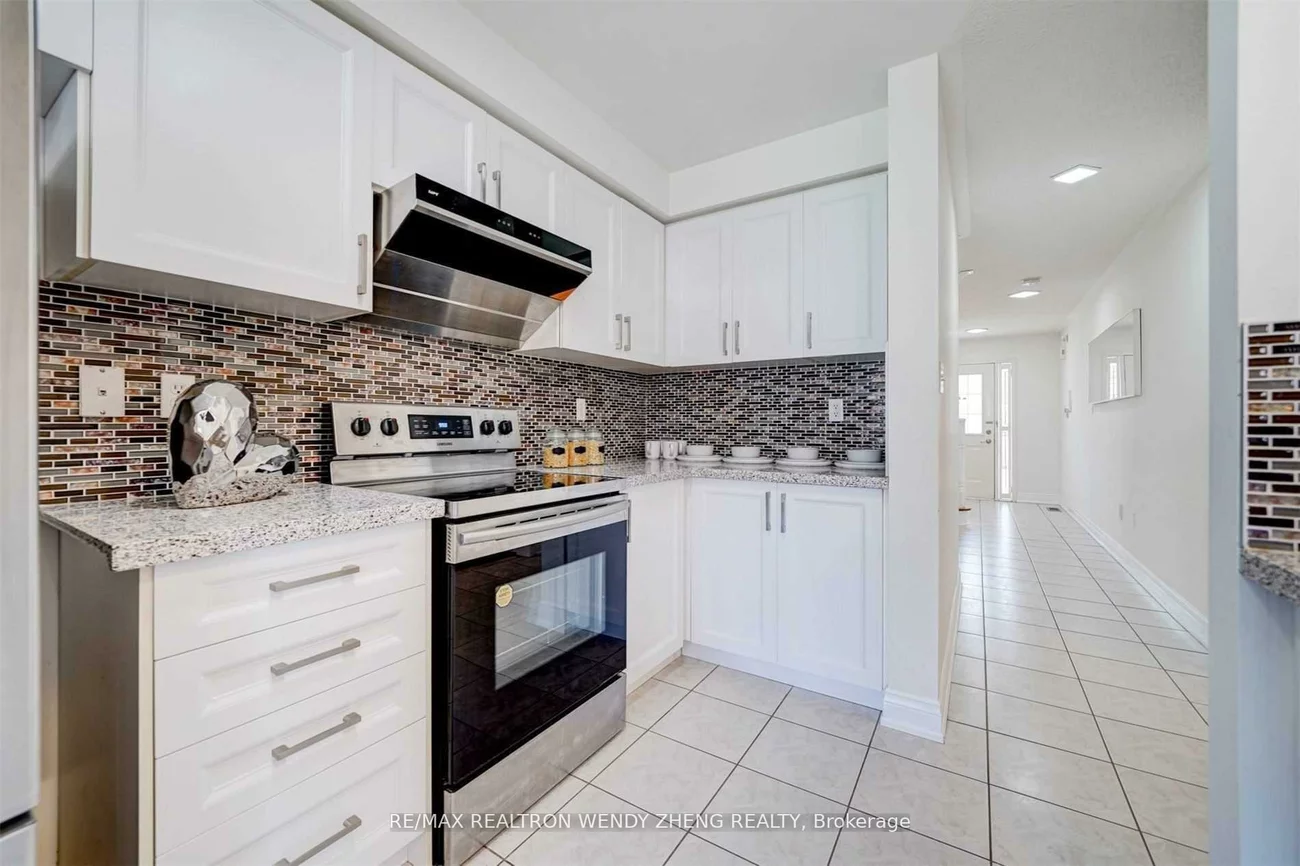 60, Warren Bradley, Berczy, Markham
