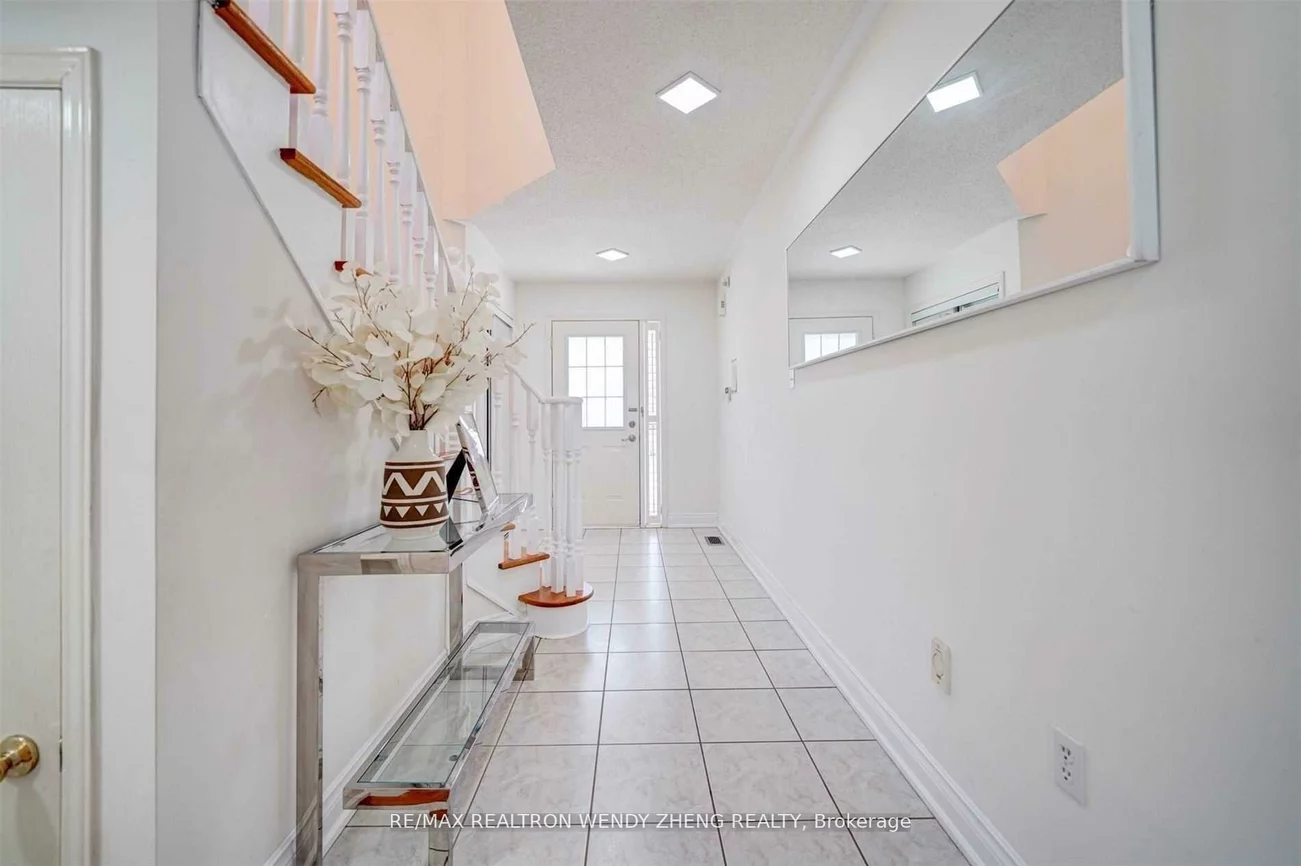 60, Warren Bradley, Berczy, Markham