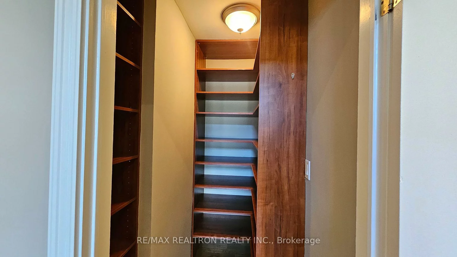 7470, Ninth, Box Grove, Markham