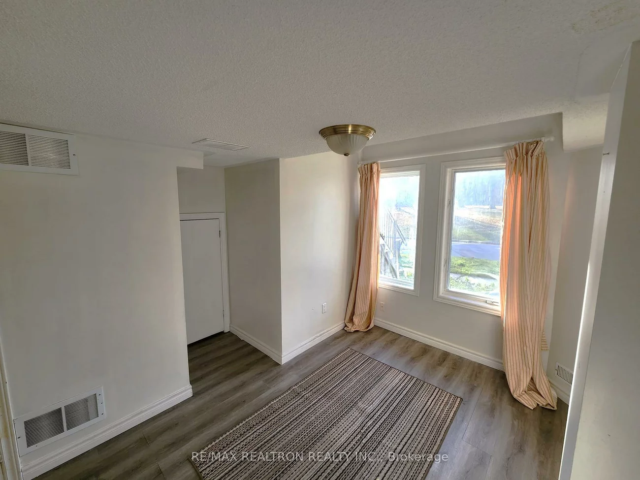 17, Carnation, Commerce Valley, Markham