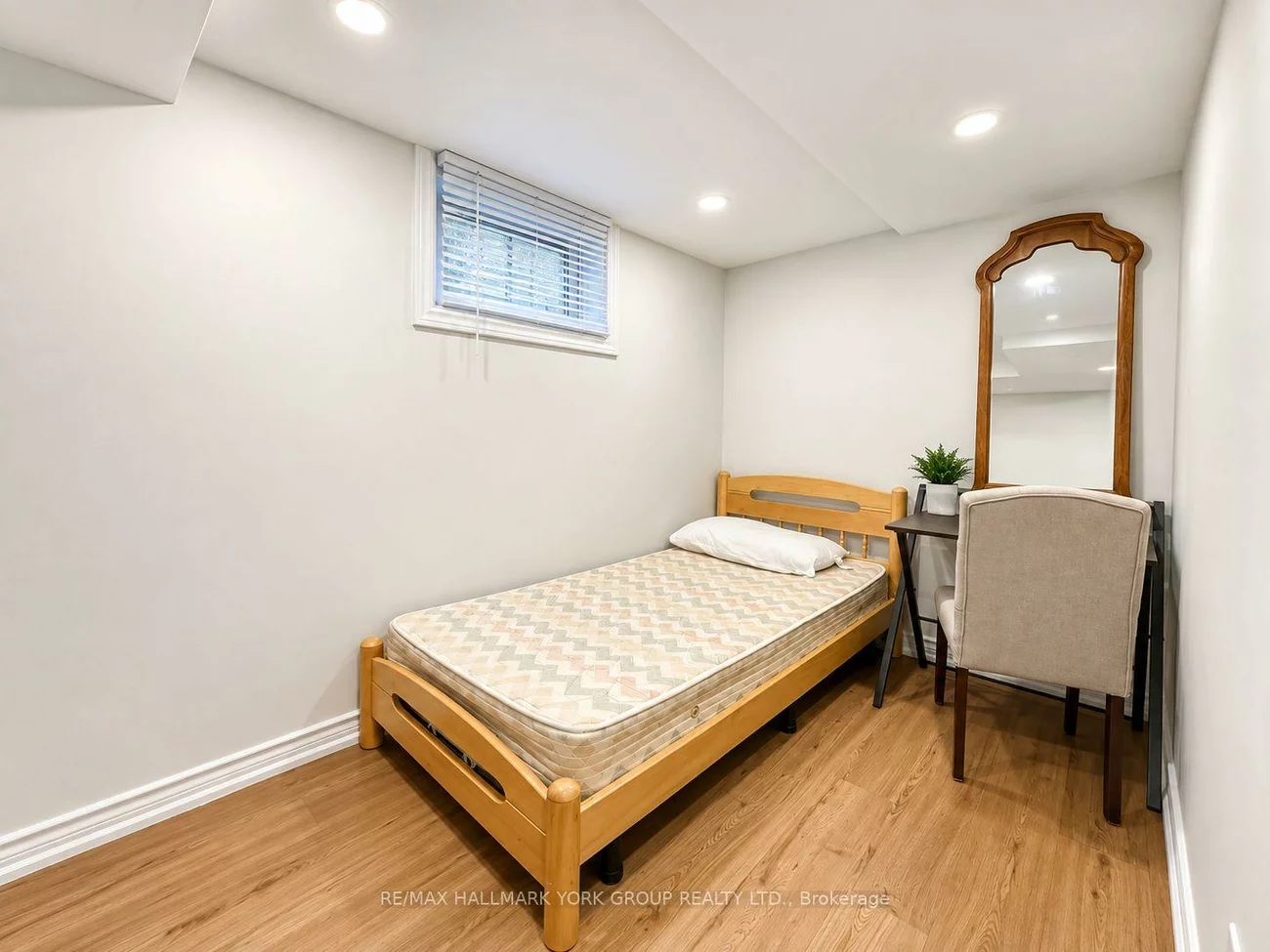22, Thorne, Aileen-Willowbrook, Markham