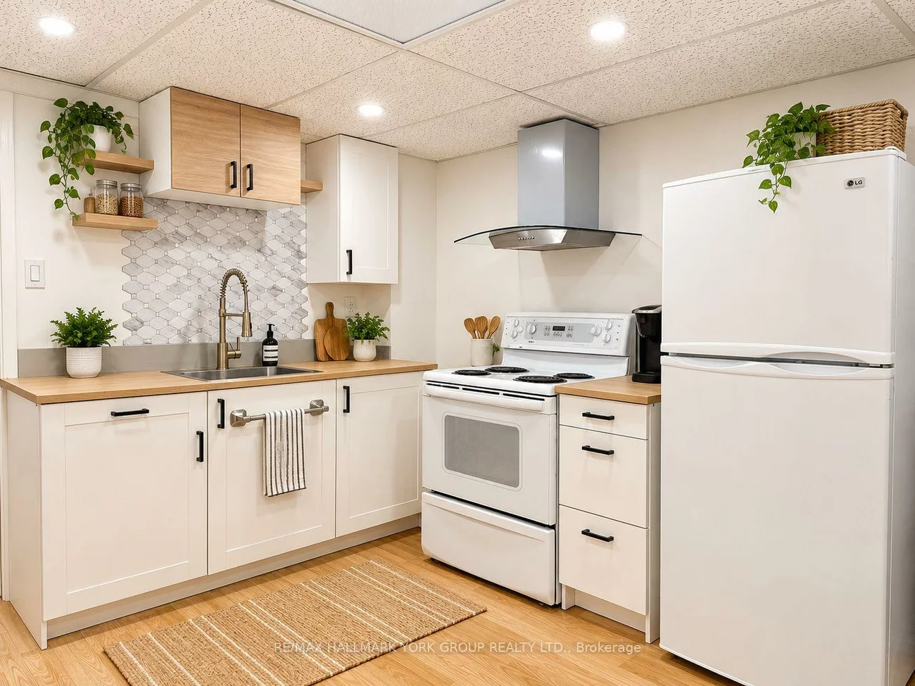 22, Thorne, Aileen-Willowbrook, Markham