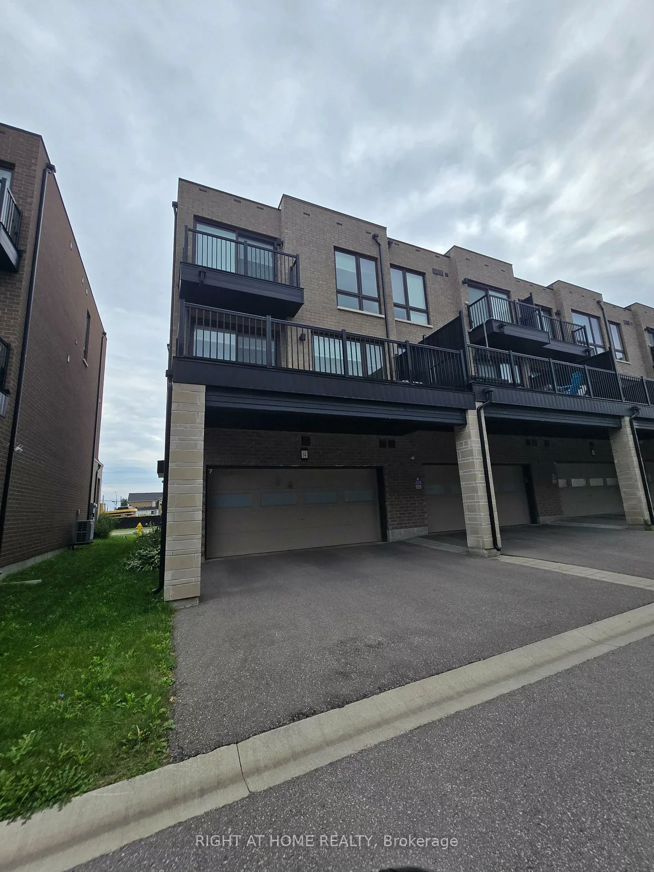 14, Concetta Conte, Victoria Square, Markham