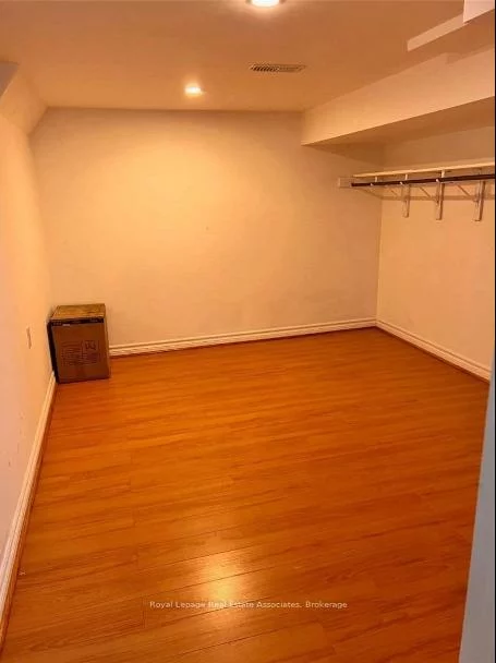 11, Zeng Cheng, Victoria Square, Markham