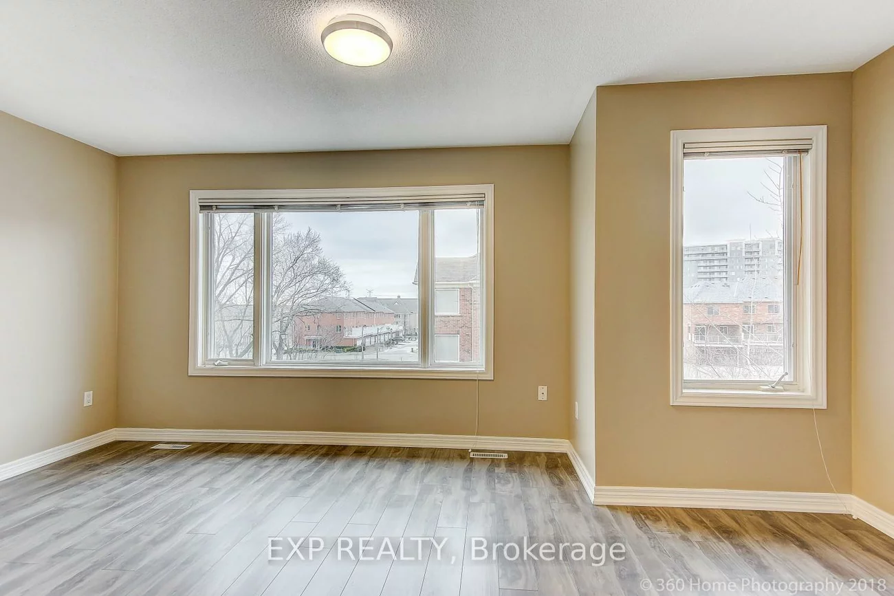 136, Galleria Pkwy, Commerce Valley, Markham