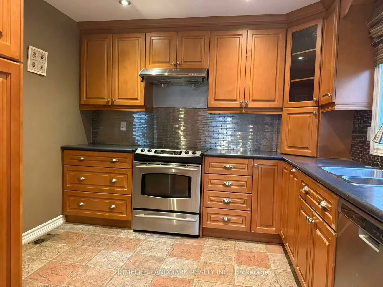 83, Lincoln Green, Bullock, Markham