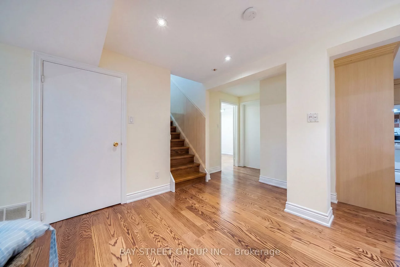 32, Alanadale, Bullock, Markham