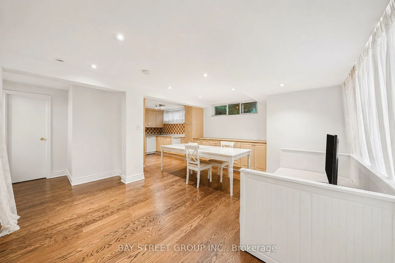 32, Alanadale, Bullock, Markham