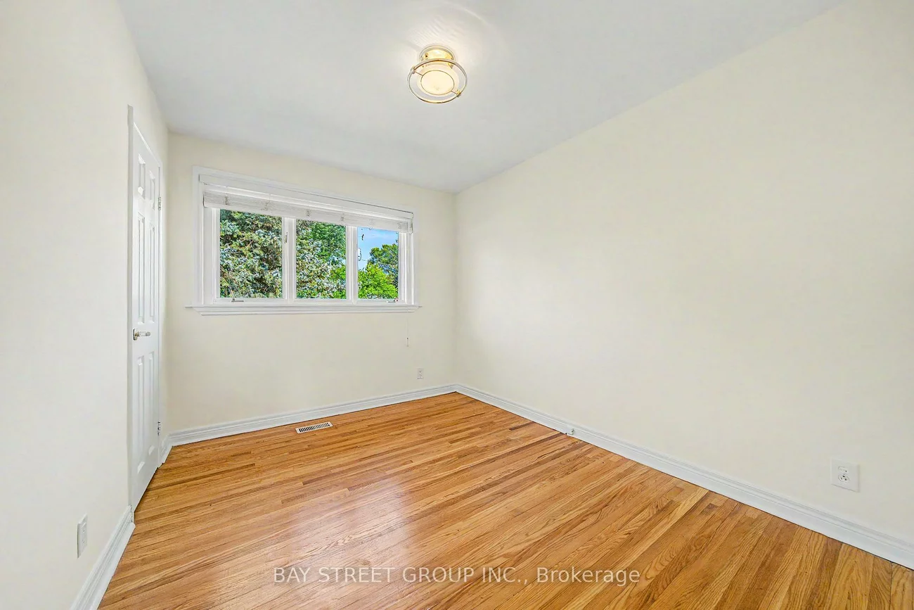 32, Alanadale, Bullock, Markham