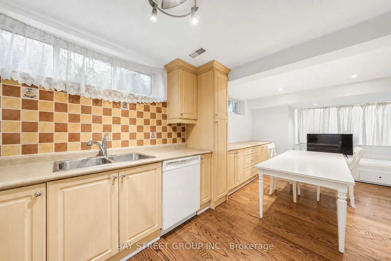 32, Alanadale, Bullock, Markham