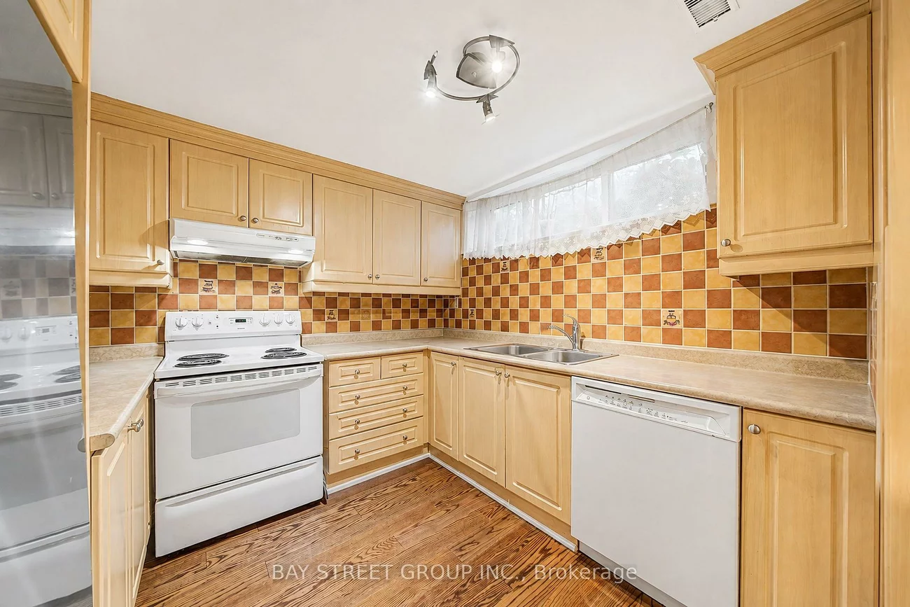 32, Alanadale, Bullock, Markham