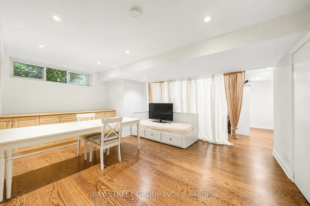 32, Alanadale, Bullock, Markham