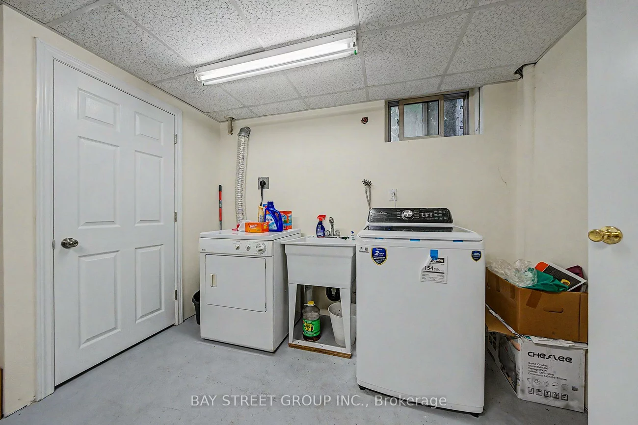 32, Alanadale, Bullock, Markham