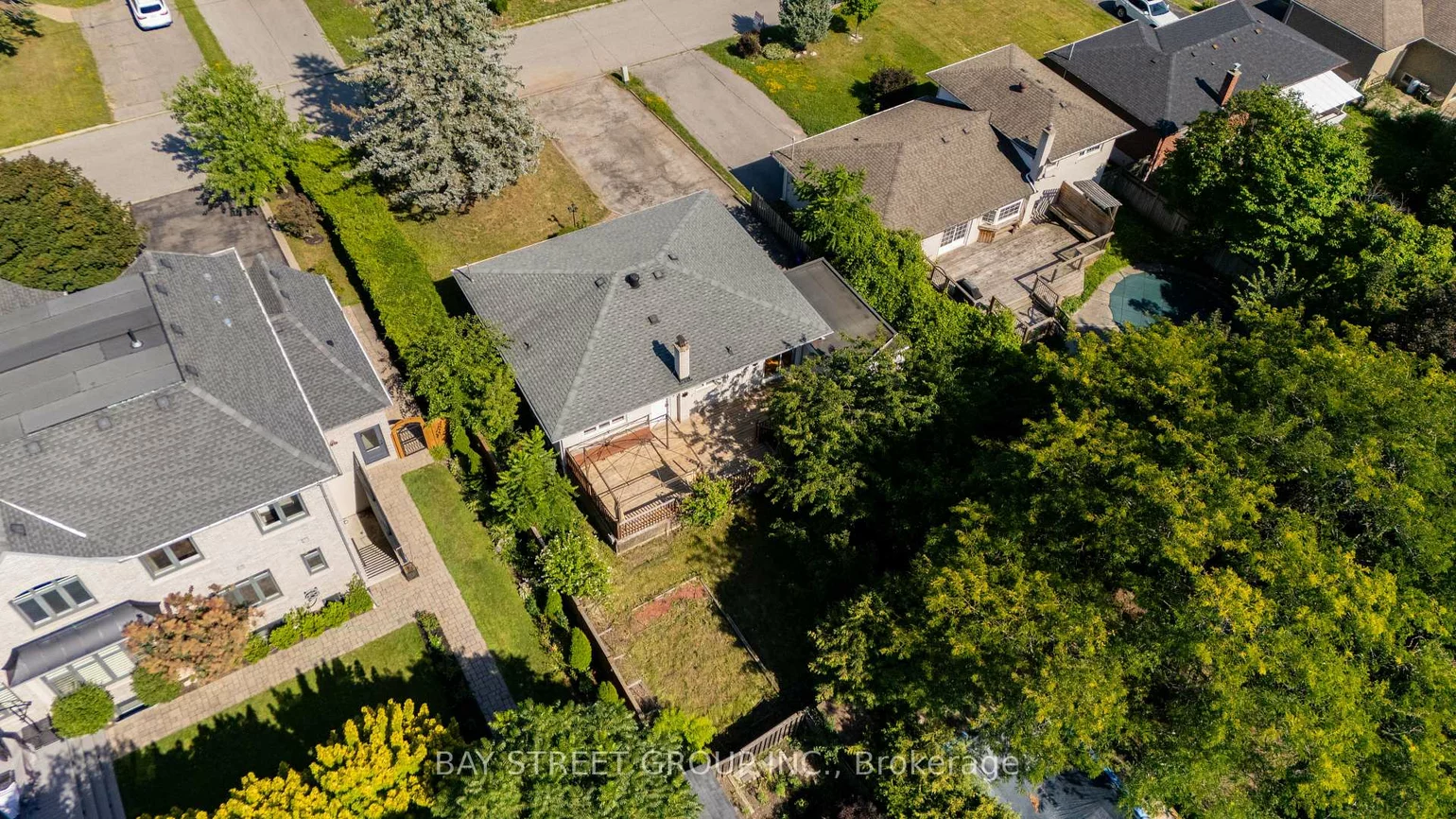 32, Alanadale, Bullock, Markham