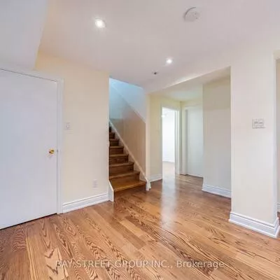 32, Alanadale, Bullock, Markham