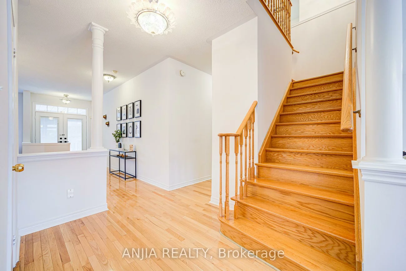 6, Linsmary, Greensborough, Markham