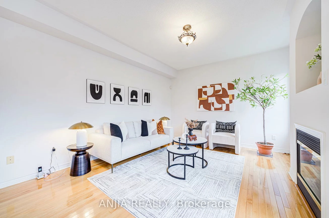 6, Linsmary, Greensborough, Markham
