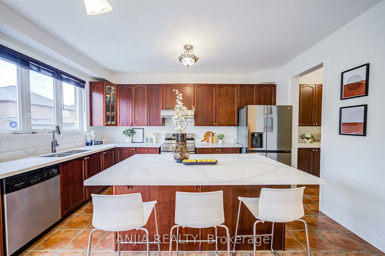 6, Linsmary, Greensborough, Markham