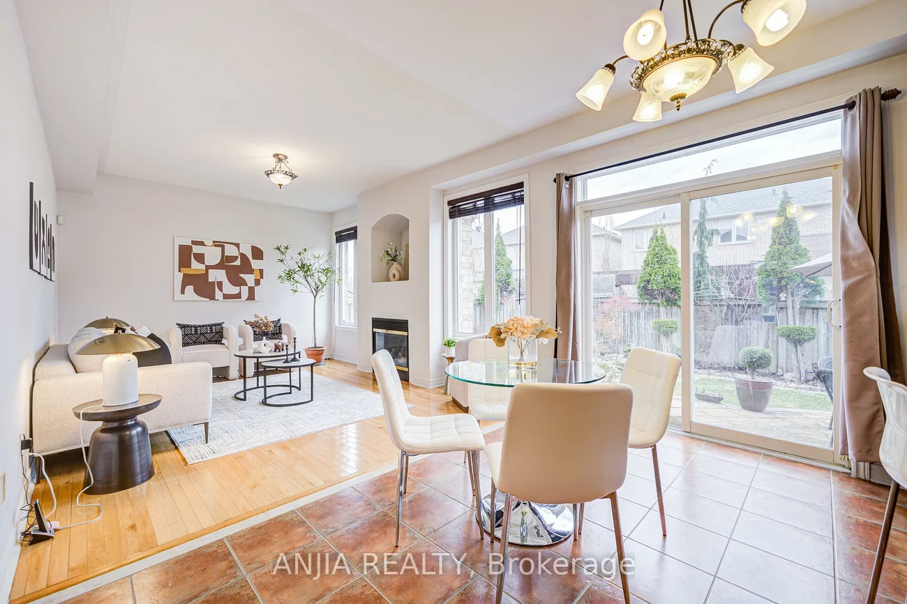 6, Linsmary, Greensborough, Markham