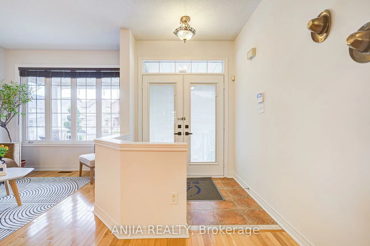 6, Linsmary, Greensborough, Markham