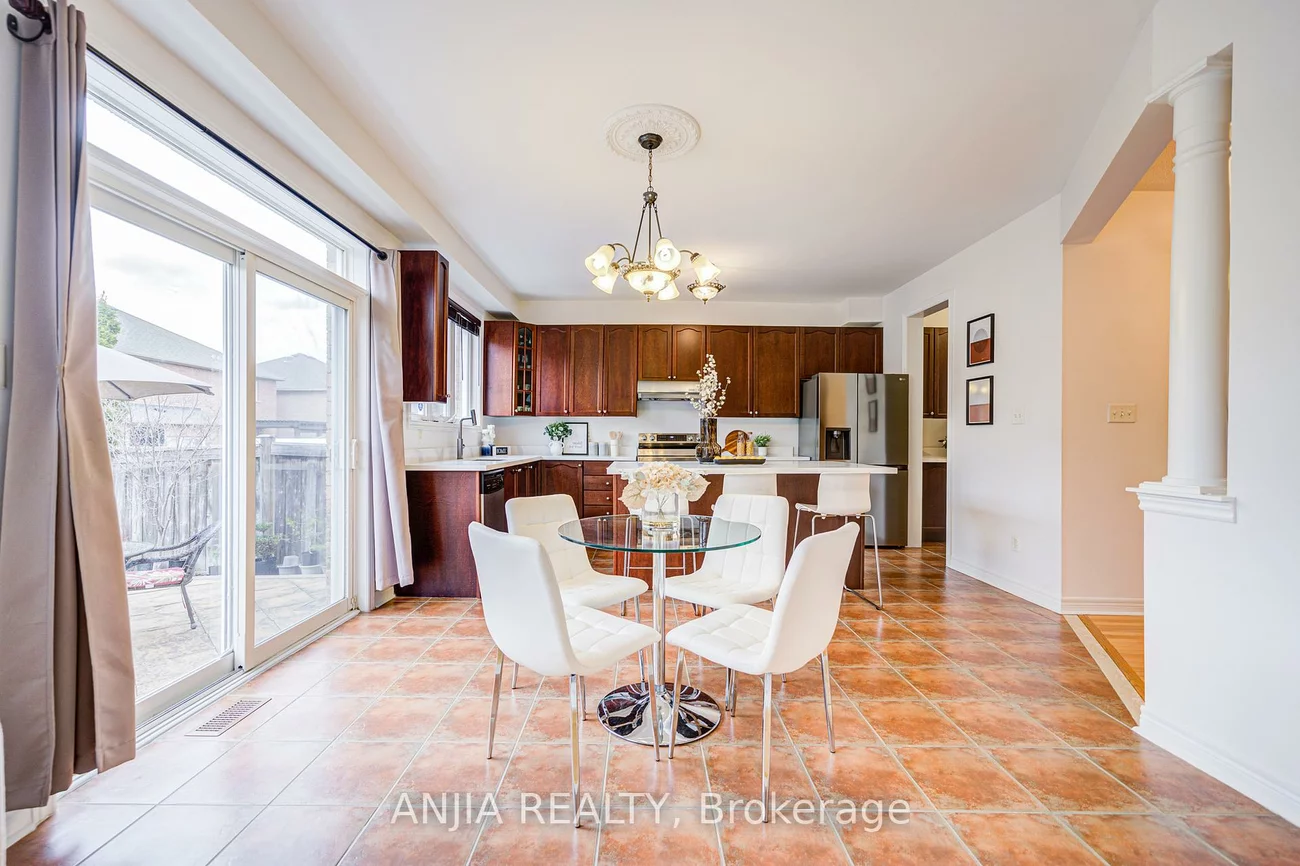 6, Linsmary, Greensborough, Markham