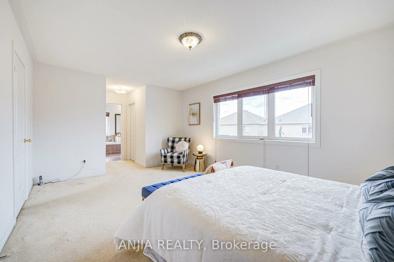 6, Linsmary, Greensborough, Markham