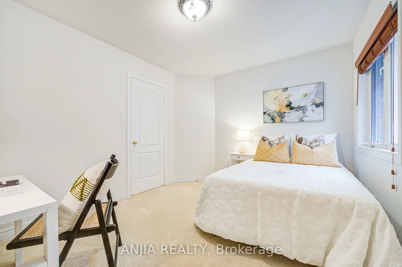 6, Linsmary, Greensborough, Markham