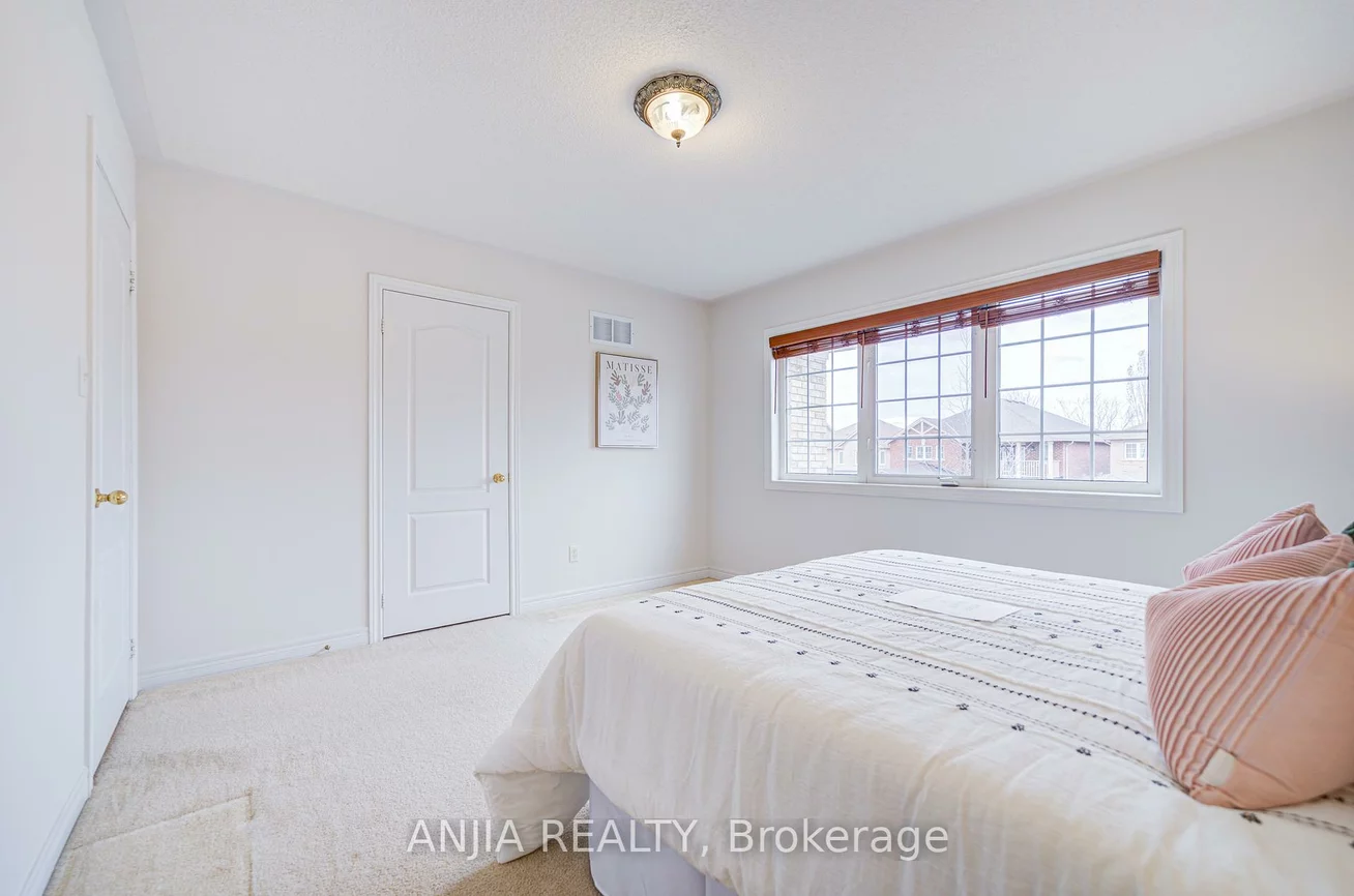 6, Linsmary, Greensborough, Markham