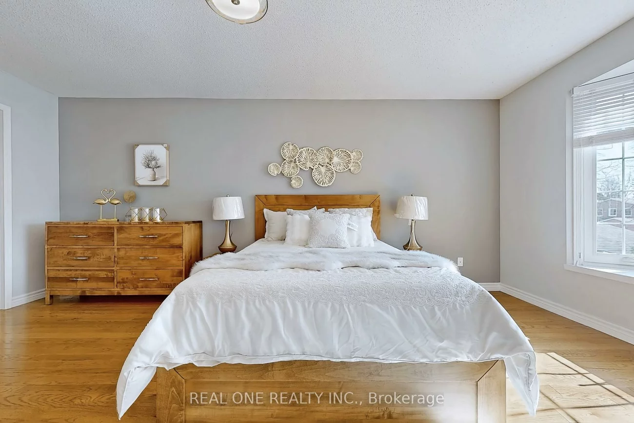 32, Adrian, Raymerville, Markham